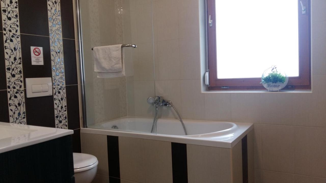 Varalja Apartman ตาตา ภายนอก รูปภาพ